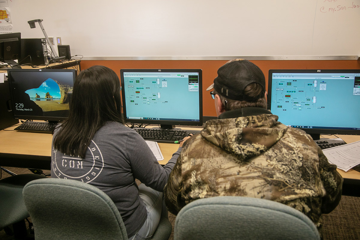 Students work on some energy process software while in the energy productions foundations class.